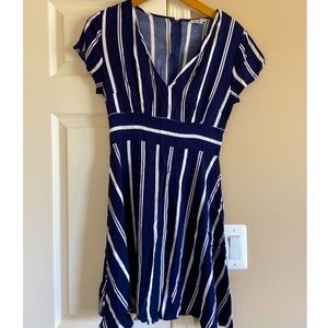 Casual V-neck medium blue and white dress